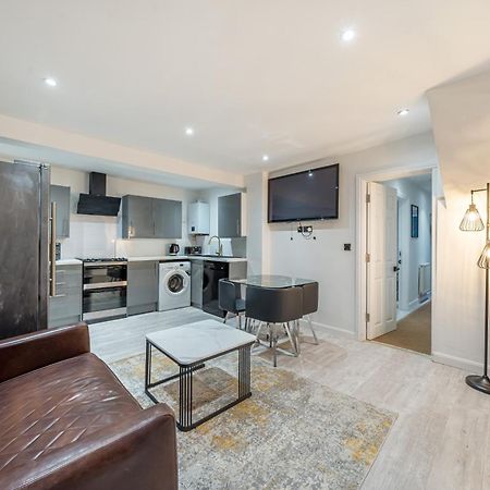 Two Bed Home In The Heart Of Egham Kültér fotó