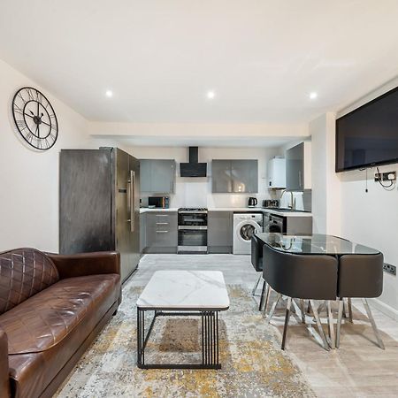 Two Bed Home In The Heart Of Egham Kültér fotó