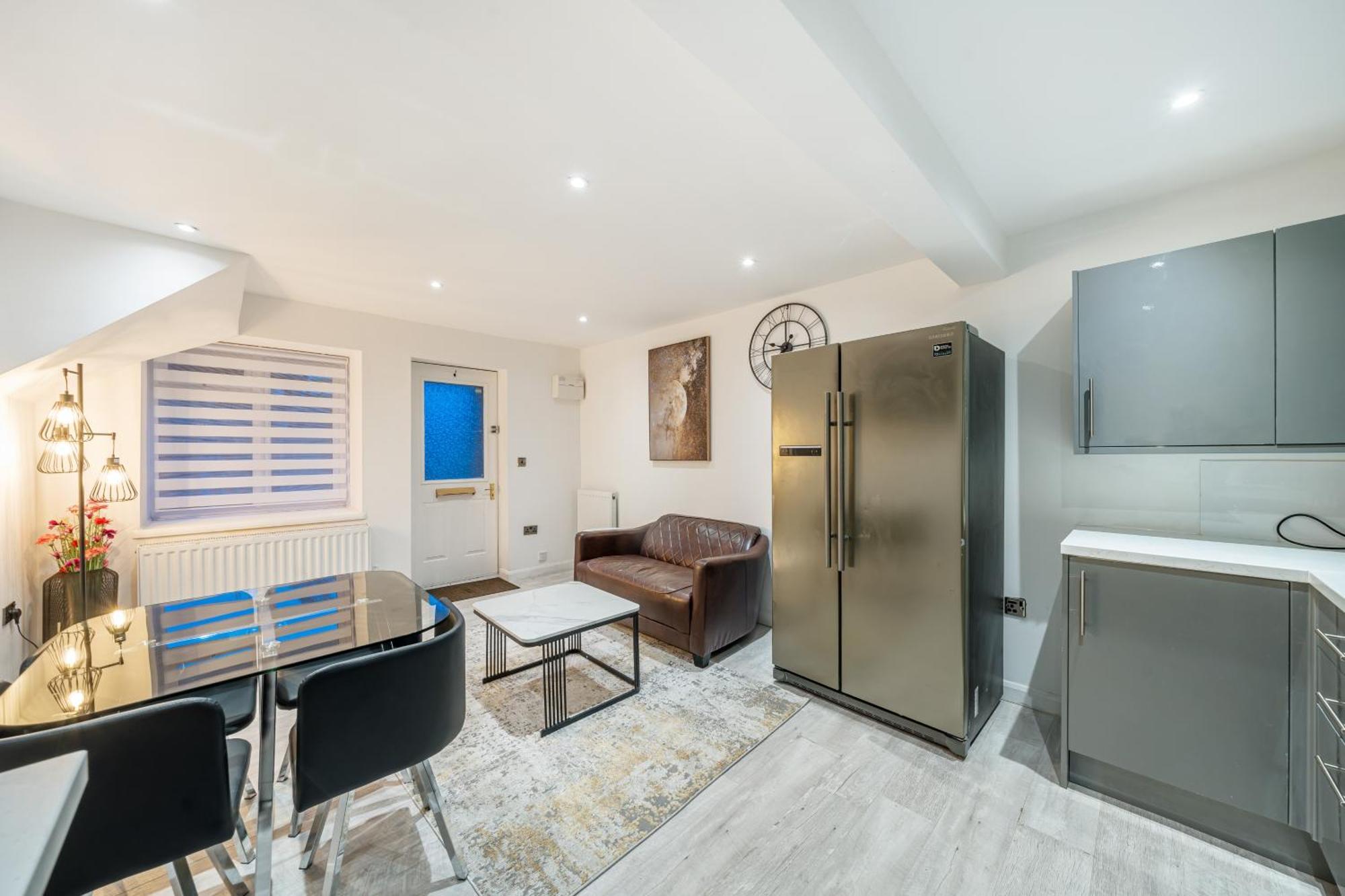 Two Bed Home In The Heart Of Egham Kültér fotó