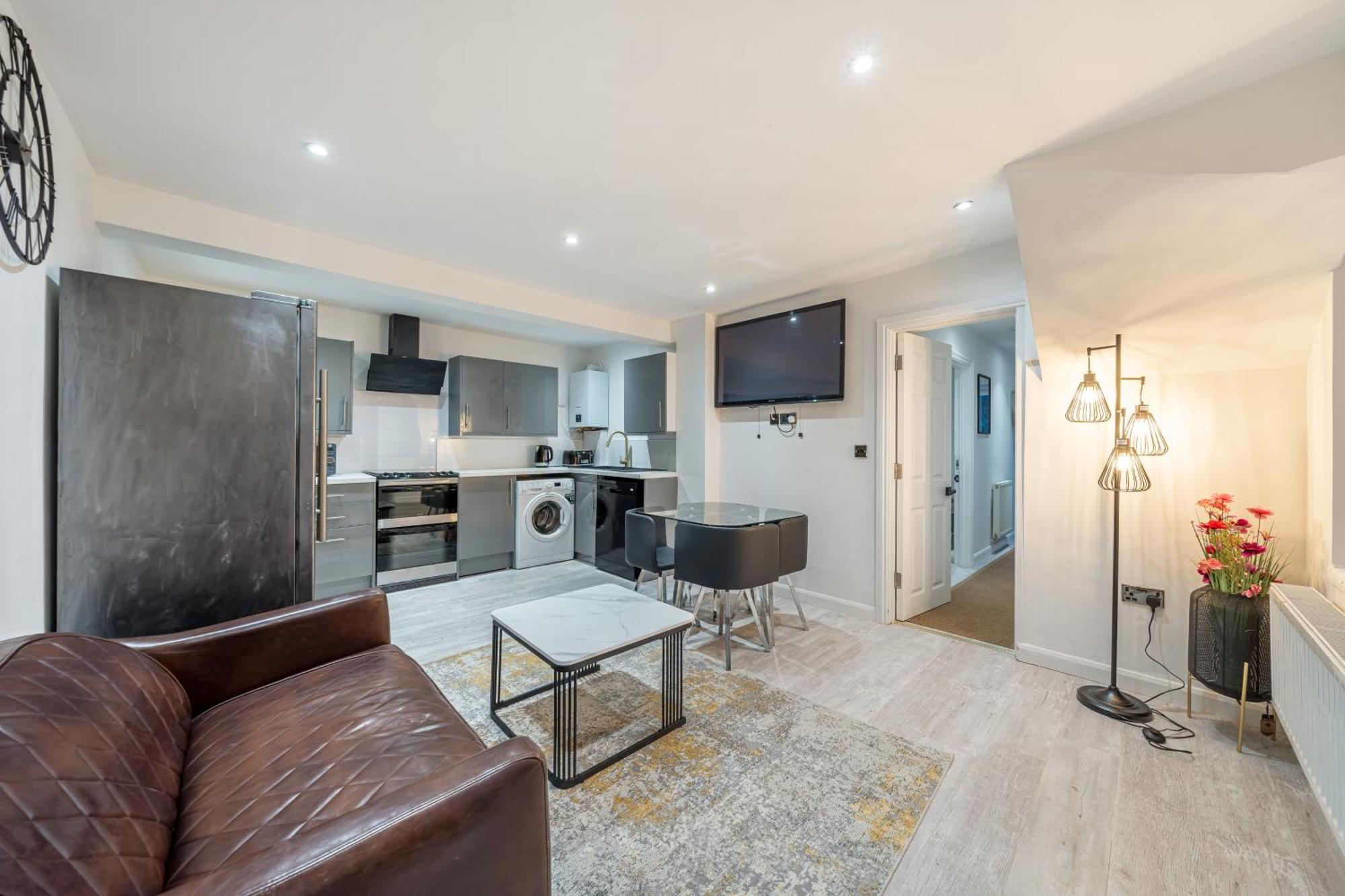 Two Bed Home In The Heart Of Egham Kültér fotó
